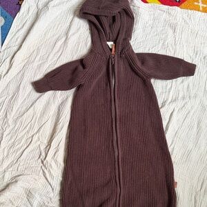 Goumi wearable blanket